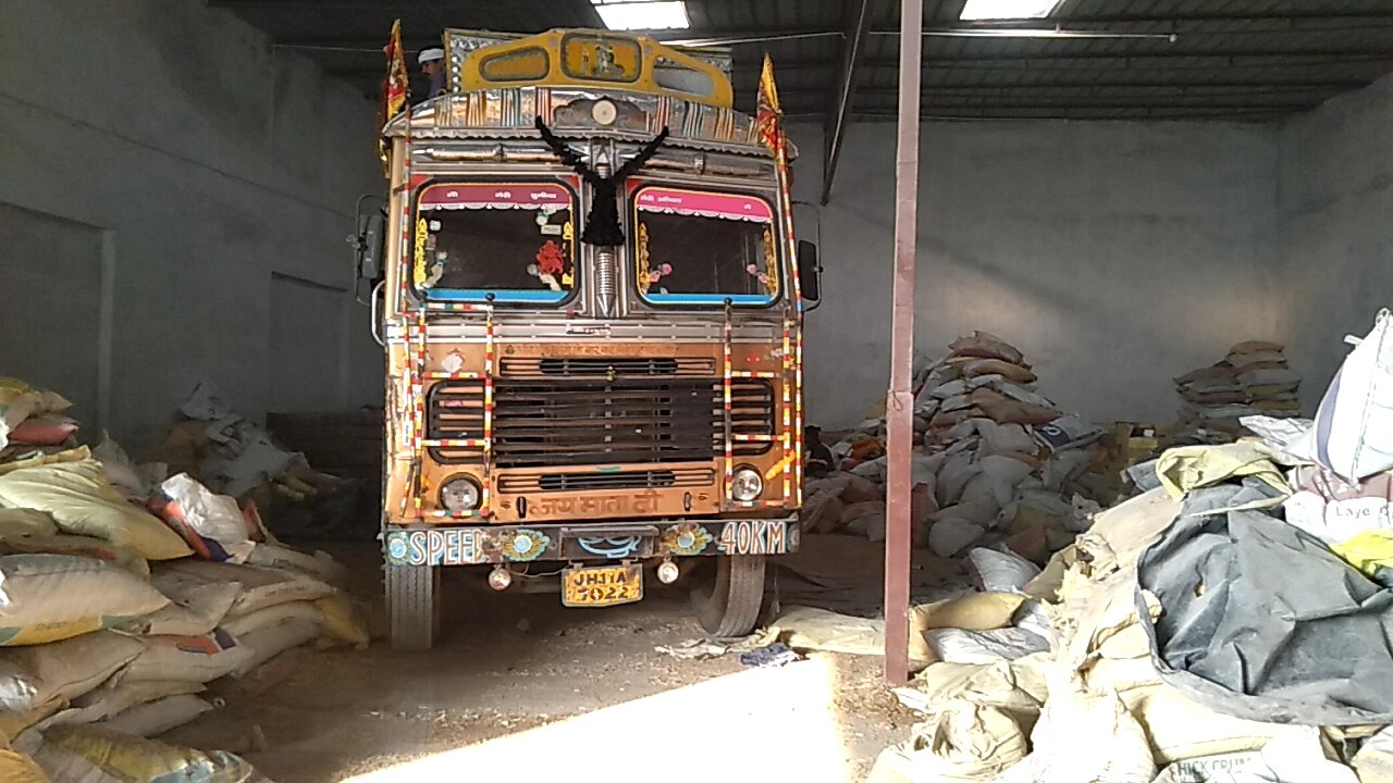  पटना में पकड़ी गई 9 ट्रक शराब