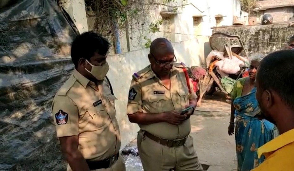 रद्दी में तब्दील हो गए ट्रंक में रखे इतने लाख रुपये 