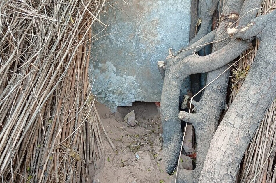 सुरंग बनाकर बैंक के लॉकर रूम तक पहुंच गए चोर