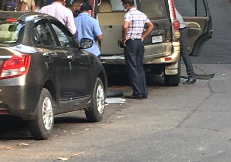 मुकेश अंबानी के घर 'एंटीलिया' के पास संदिग्ध स्कॉर्पियो