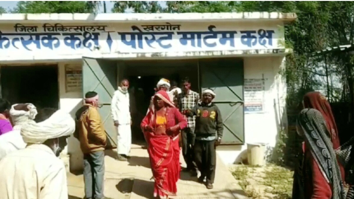 महिला ने दो बच्चों के साथ खाया जहर (फोटो आजतक)