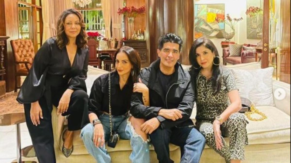 महीप कपूर ने ये तस्वीर सोशल मीडिया पर शेयर की