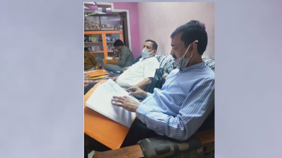 टीचर के घर पर लोकायुक्त टीम ने छापा मारा.