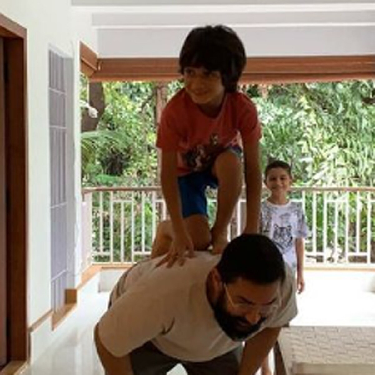  आमिर खान 