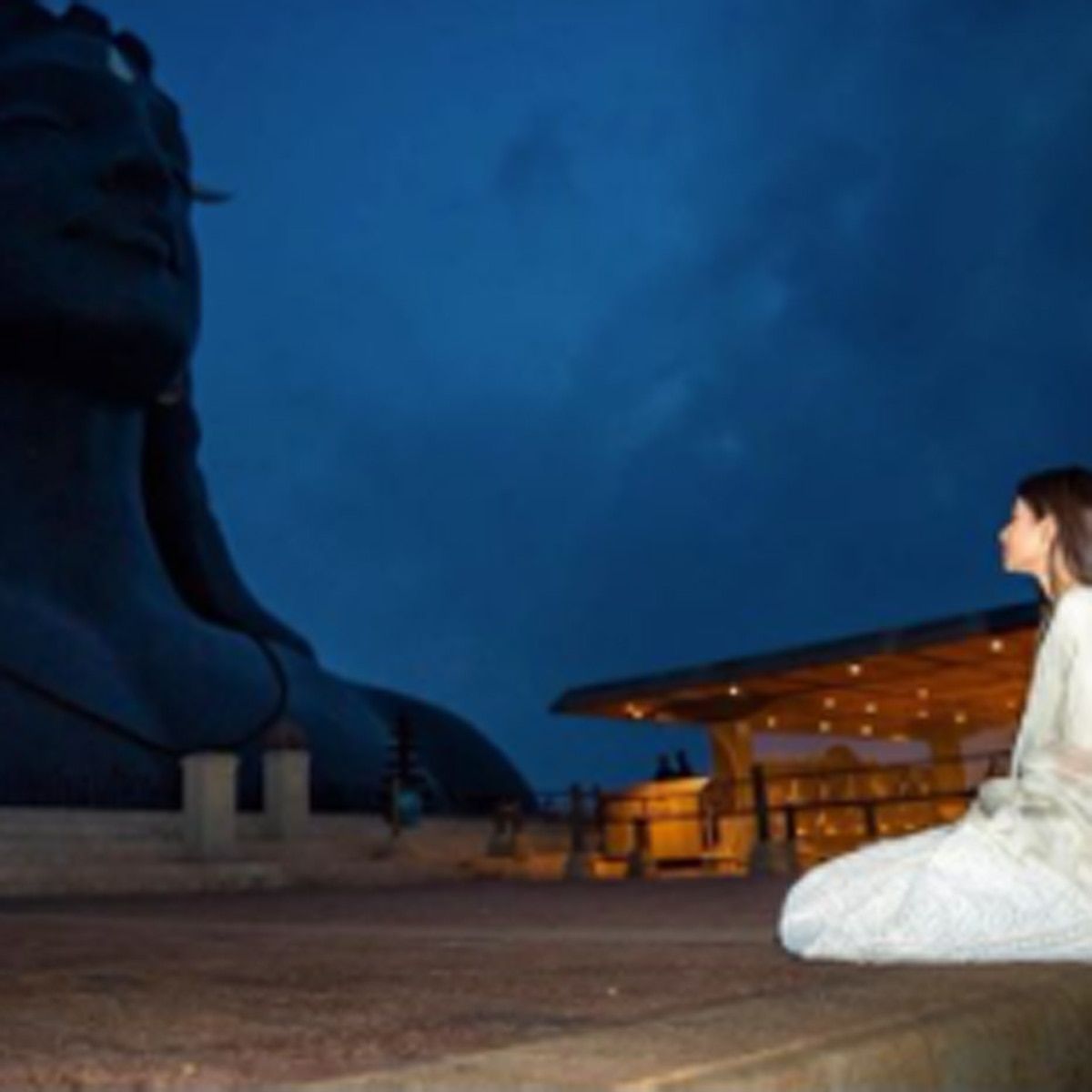 मौनी रॉय