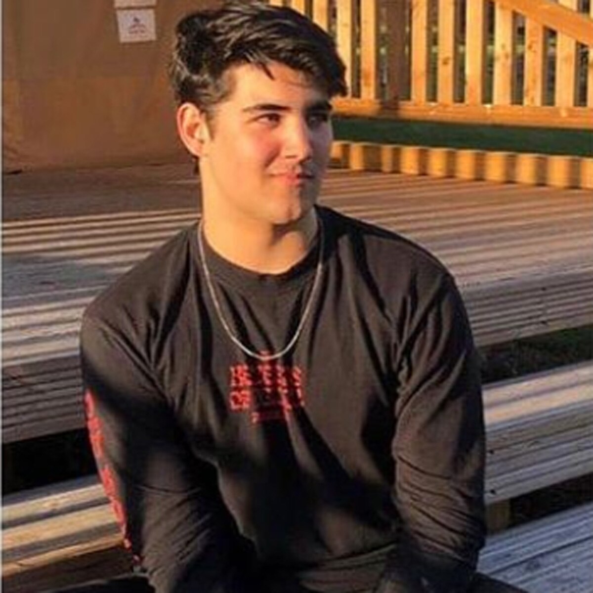 आरव भाट‍िया 