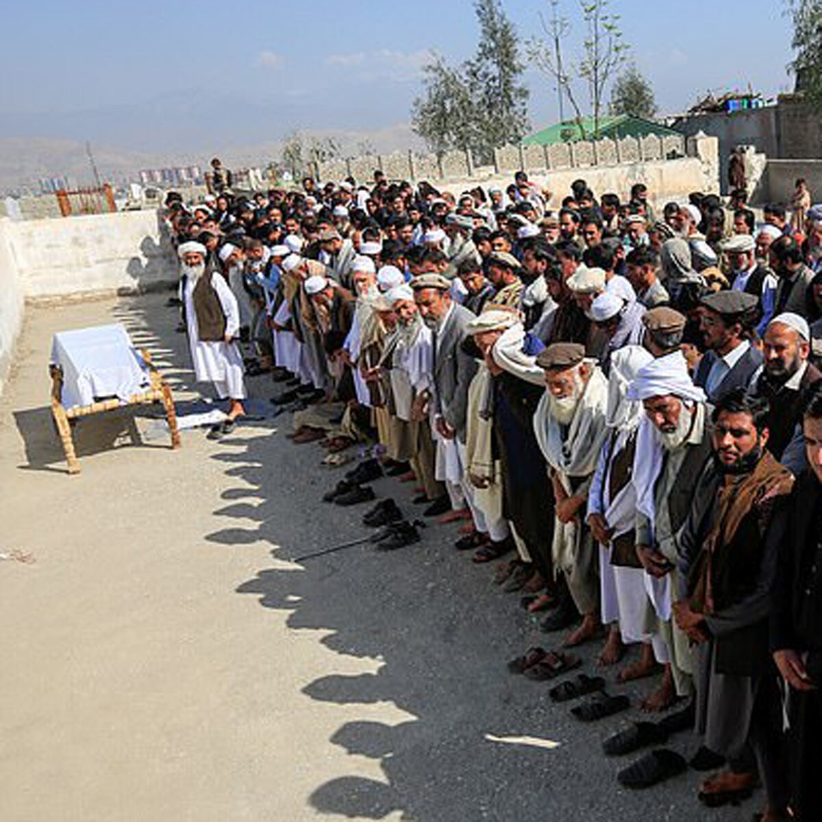 तीन युवतियों की दिन-दहाड़े हत्या