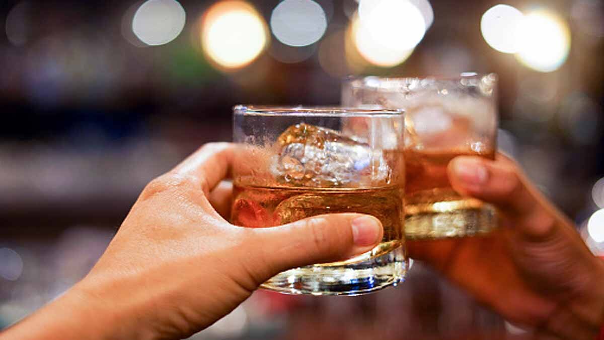 Alcohol lowers risk of cataracts