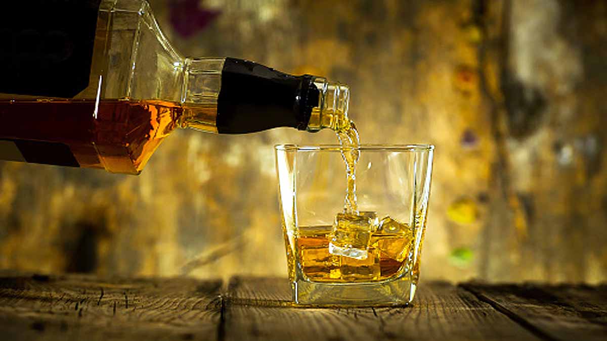 Alcohol lowers risk of cataracts