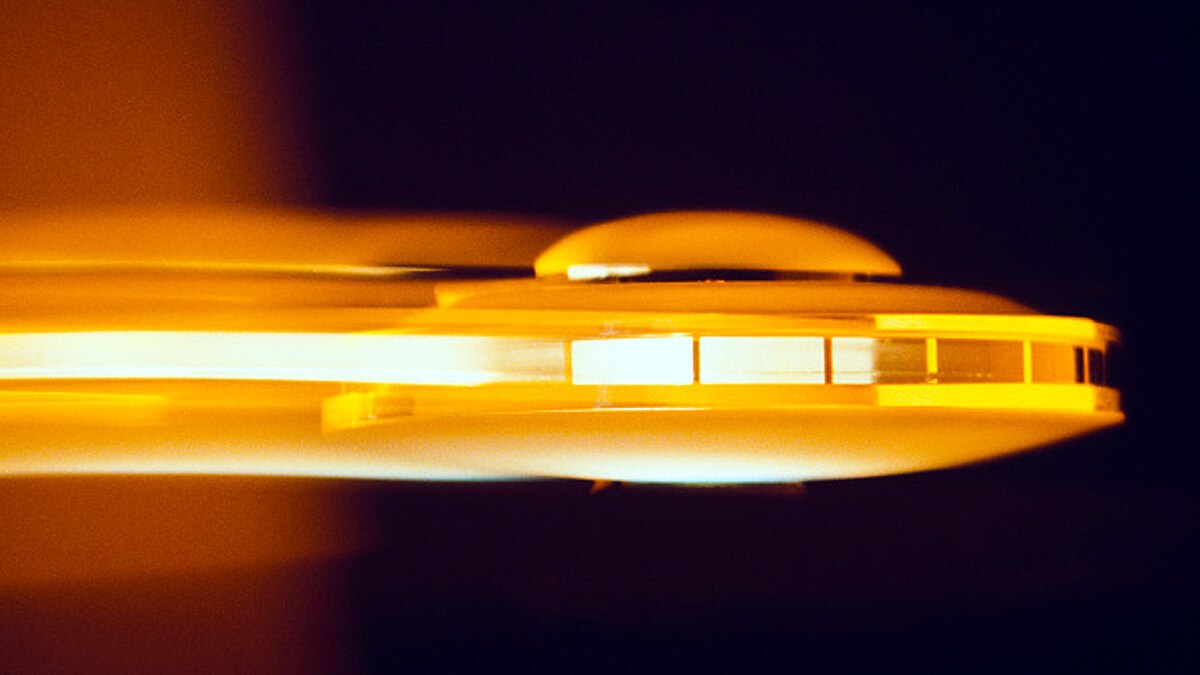 UFO broke sound barrier without sonic boom