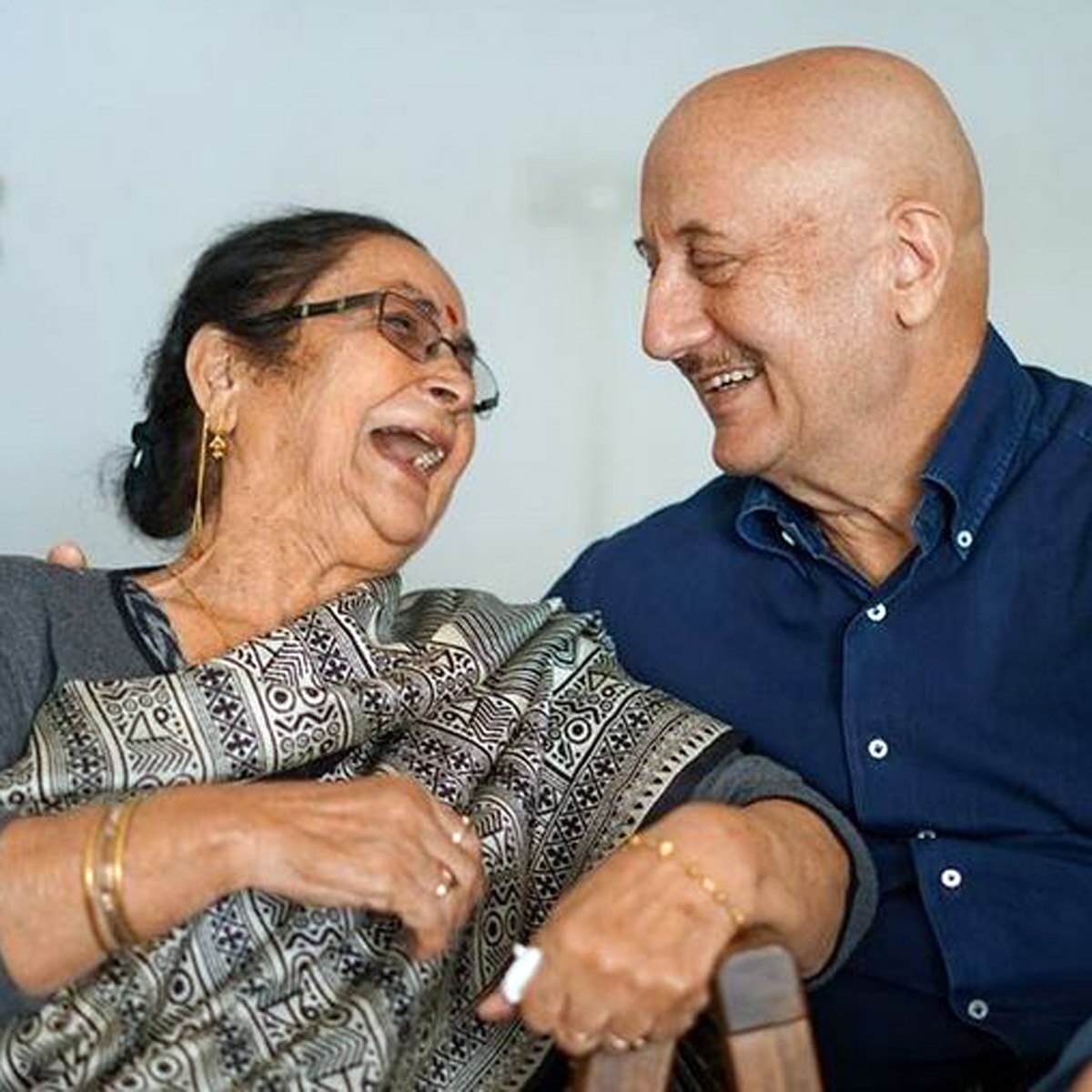 मां संग अनुपम खेर