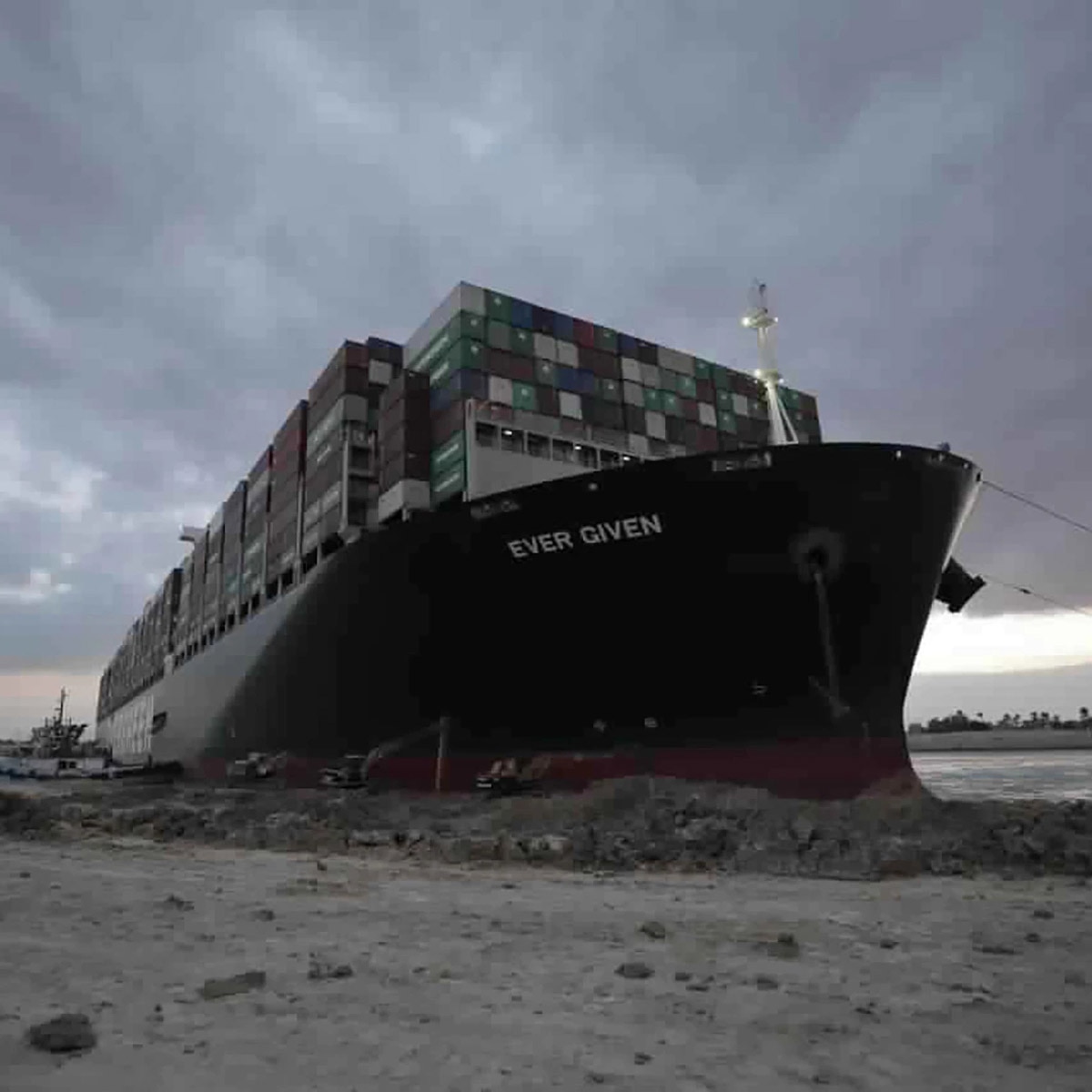 suez canal ship stuck update