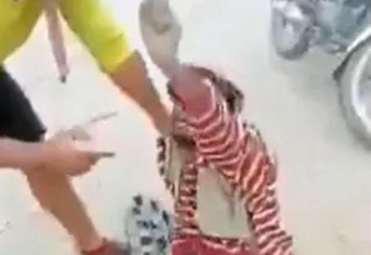 युवक की पिटाई का वीडियो वायरल