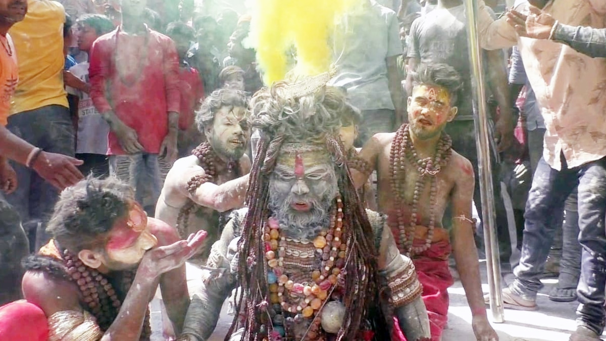 काशी की चिताभष्म होली10