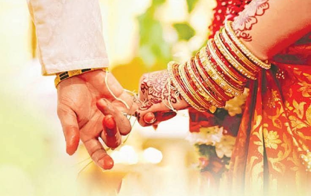 पति के सिर पर बाल नहीं सेल्फी नहीं लेते तलाक चाहिए