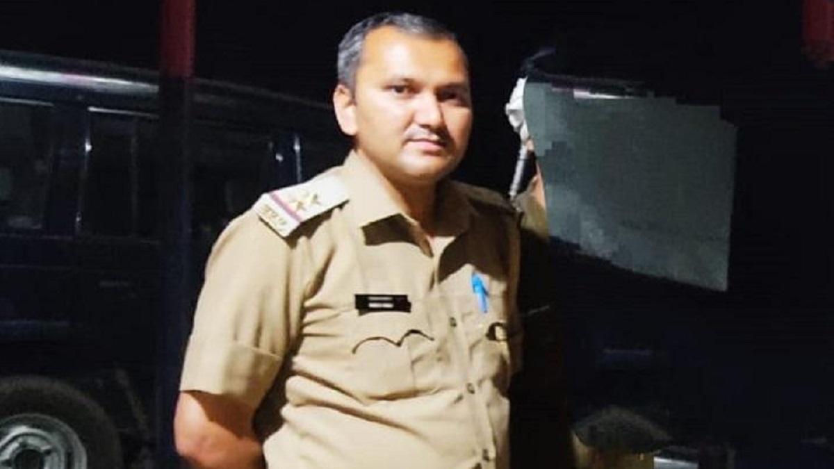 दरोगा की हत्या से बुझे दो घरों के चूल्हे