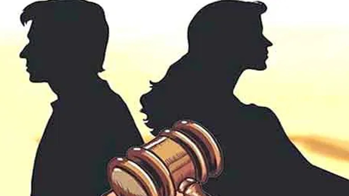 पत्नी के तलाक न देने पर पति ने वांटेड लिख सार्वजनिक स्थानों पर लगाये पत्नी के पोस्टर