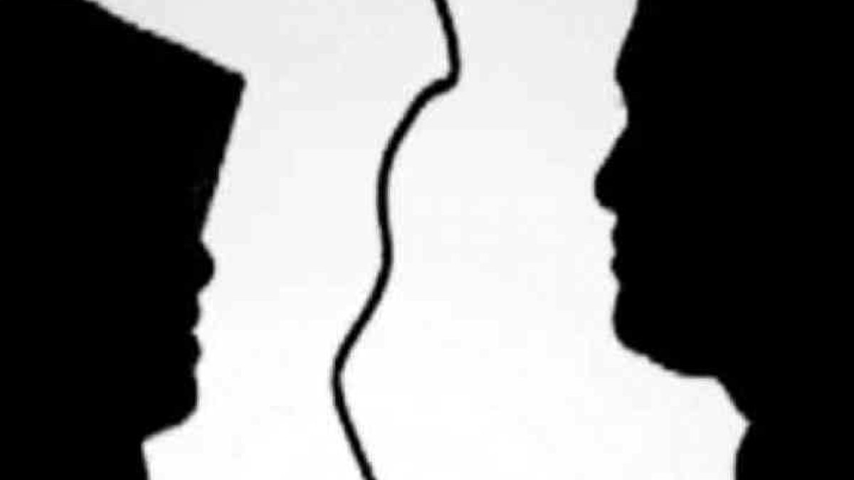 पत्नी के तलाक न देने पर पति ने वांटेड लिख सार्वजनिक स्थानों पर लगाये पत्नी के पोस्टर