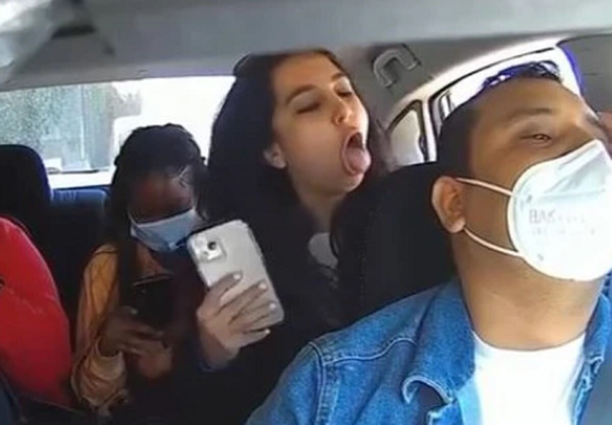 ड्राइवर ने मास्क पहनने कहा भड़की लड़कियां