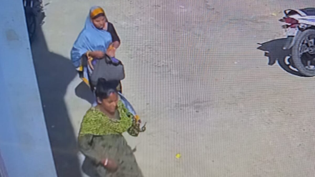 पूरी वारदात CCTV कैमरे में कैद.