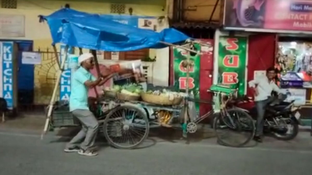 डांस करते हुए सब्जी बेचने वाला का वीडियो वायरल (फोटो- सिथुन मोदक)