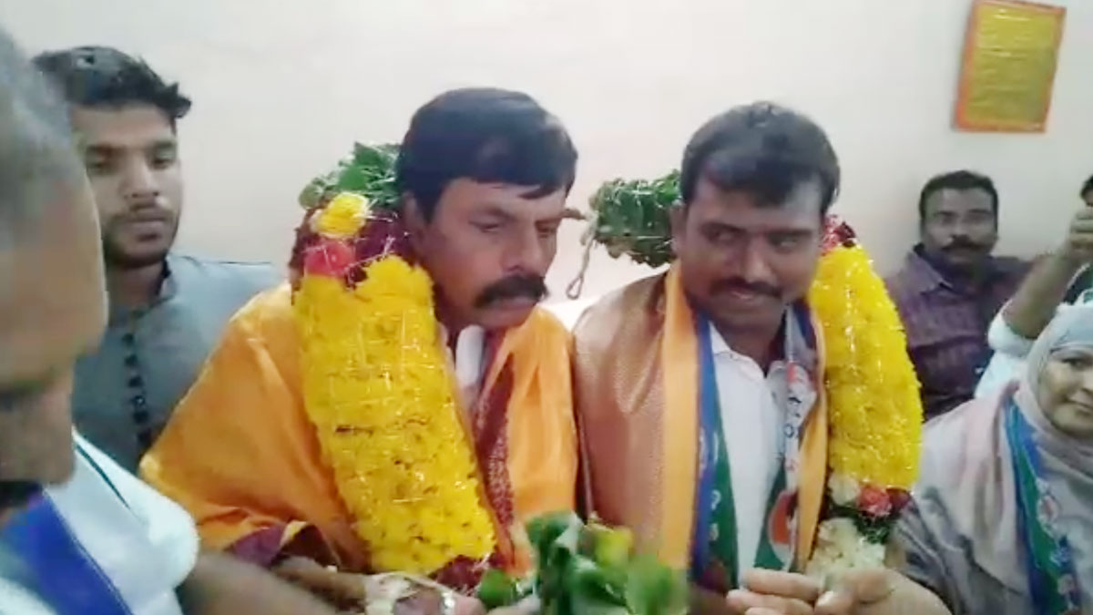 सब्जी बेचने वाला बना म्युनिसिपलिटी का चेयरमैन (फोटो- आशीष पांडेय)