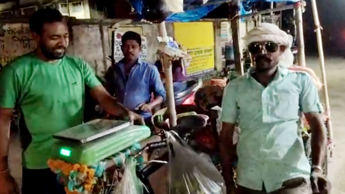 डांस करते हुए सब्जी बेचने वाला का वीडियो वायरल (फोटो- सिथुन मोदक)