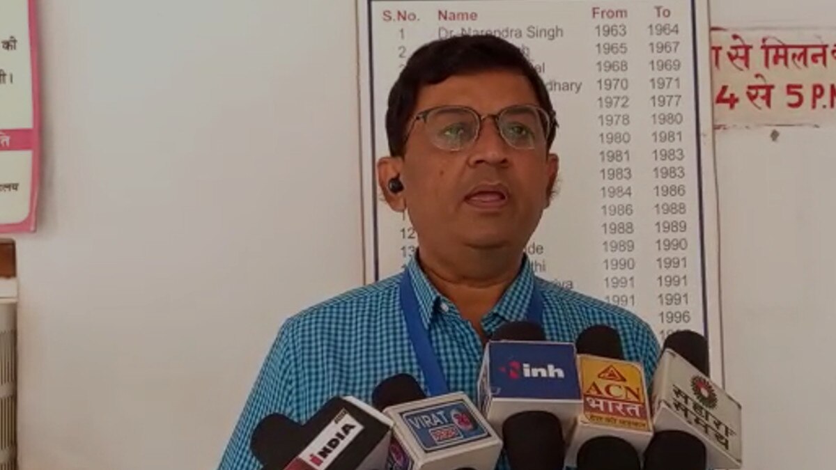 रात में मह‍िला ने सांप मारने के ल‍िए युवक को बुलाया, पत‍ि और बेटों ने म‍िलकर काट द‍िया प्राइवेट पार्ट 