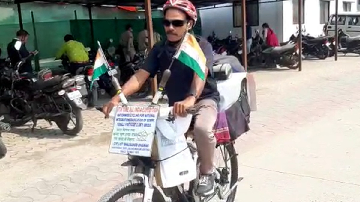 साइक‍िल को ही इस शख्स ने बना ल‍िया चलता-फ‍िरता घर, 27 साल पहले दहलीज छोड़कर कर चुके हैं देश की 6 बार यात्रा