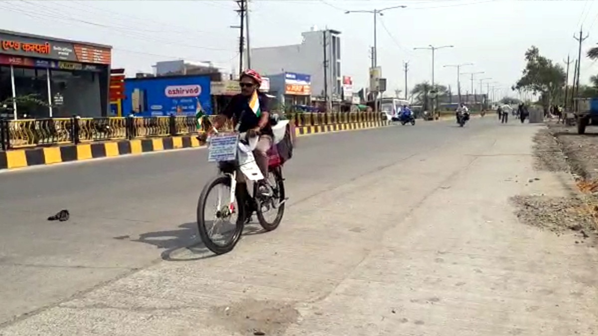 साइक‍िल को ही इस शख्स ने बना ल‍िया चलता-फ‍िरता घर, 27 साल पहले दहलीज छोड़कर कर चुके हैं देश की 6 बार यात्रा
