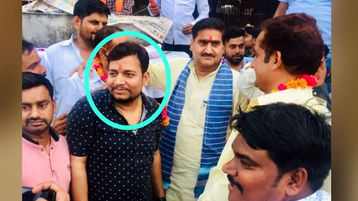 नेताओं के साथ तस्वीरें और फोटो दिखाकर दबंगई करता था हाथरस हत्याकांड का मास्टरमाइंड