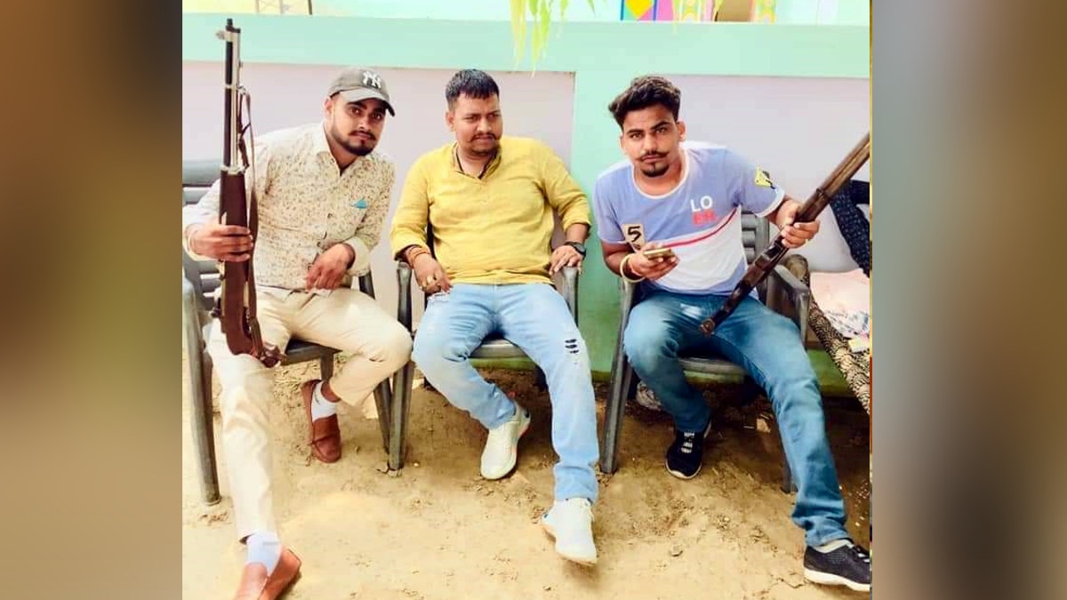 नेताओं के साथ तस्वीरें और फोटो दिखाकर दबंगई करता था हाथरस हत्याकांड का मास्टरमाइंड