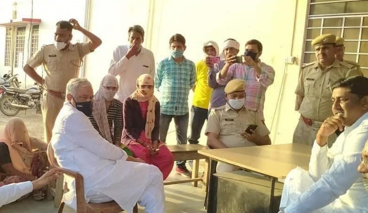 थाने के अंदर हुई दो बहनों की शादी की रस्में