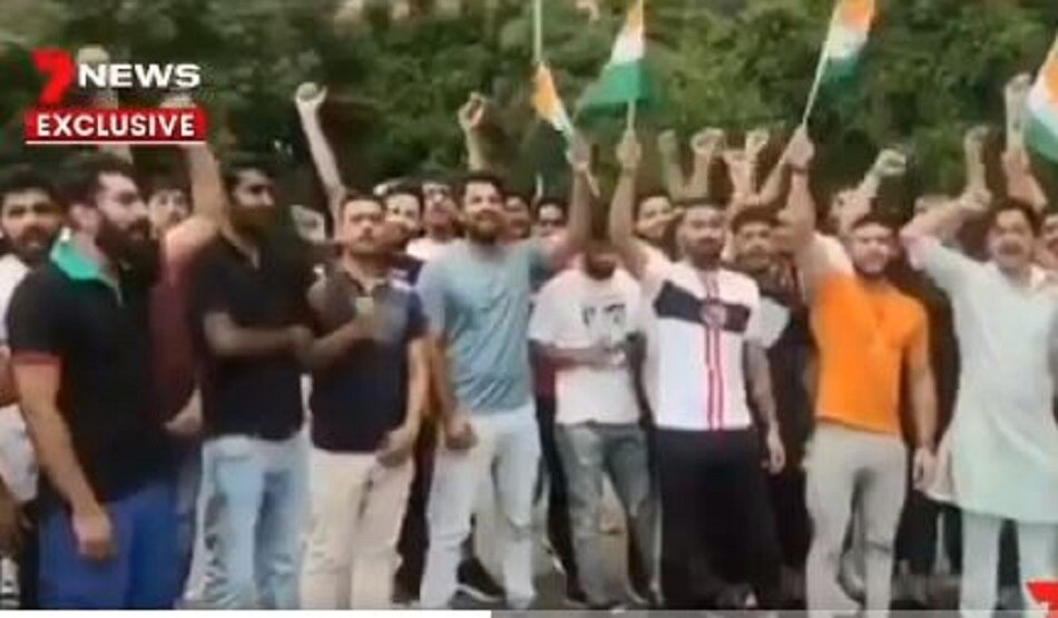 आपस में भिड़े भारतीय मूल के लोगों के दो गुट