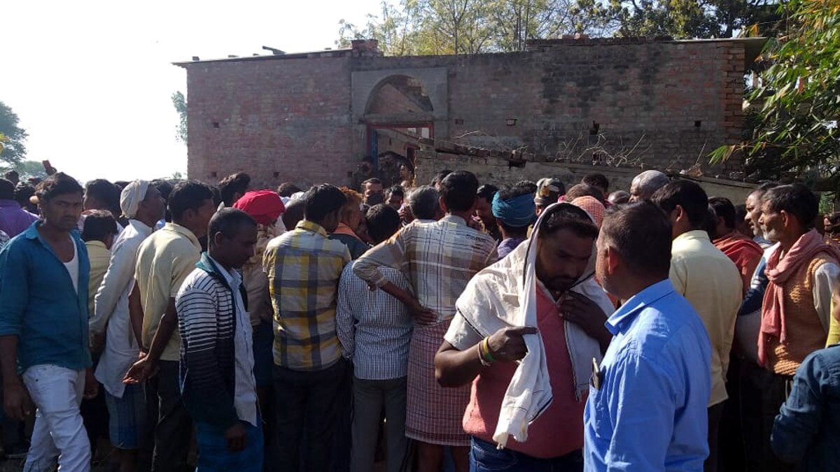 कपल ने एक ही फंदे से फांसी लगाकर की आत्महत्या