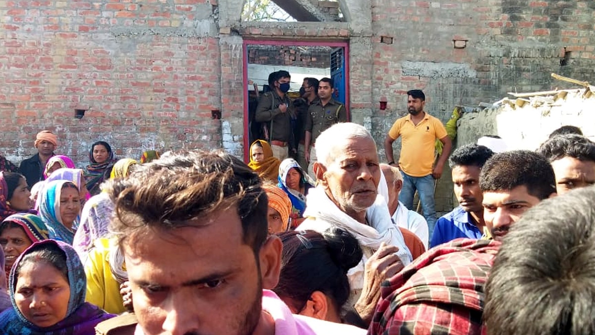 कपल ने एक ही फंदे से फांसी लगाकर की आत्महत्या