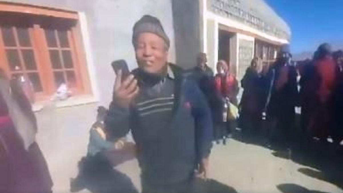 खत्म हुई दूरी, पैंगॉन्ग झील इलाके में पहली बार मोबाइल सेवा, जश्न में नाचने लगे लोग