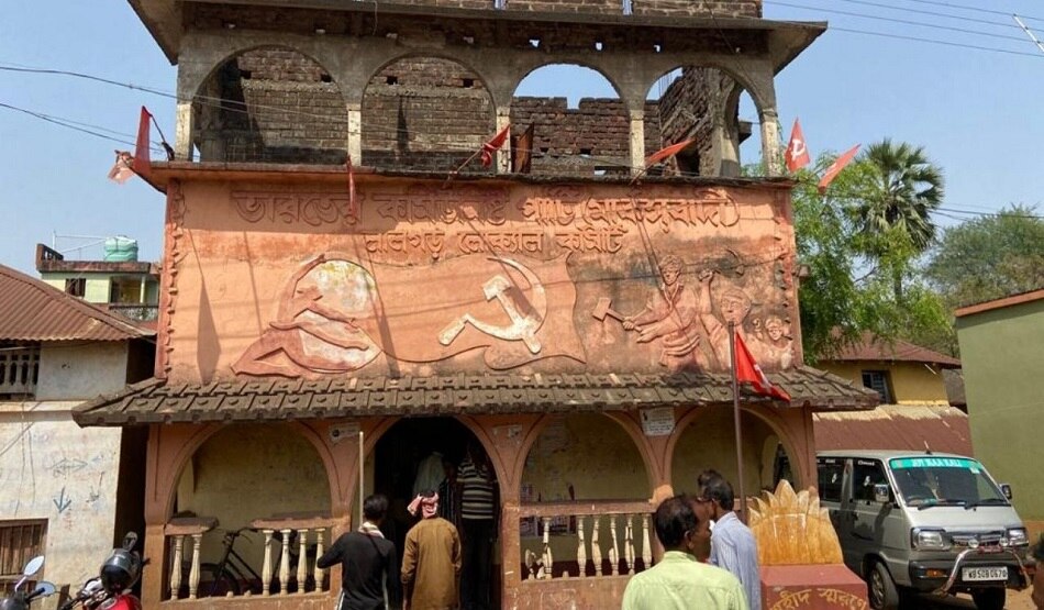 वरिष्ठ नेता के कार्यक्रम में इक्का-दुक्का लोग