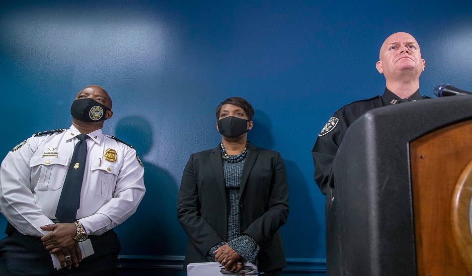 गोली मारकर 8 लोगों की हत्या