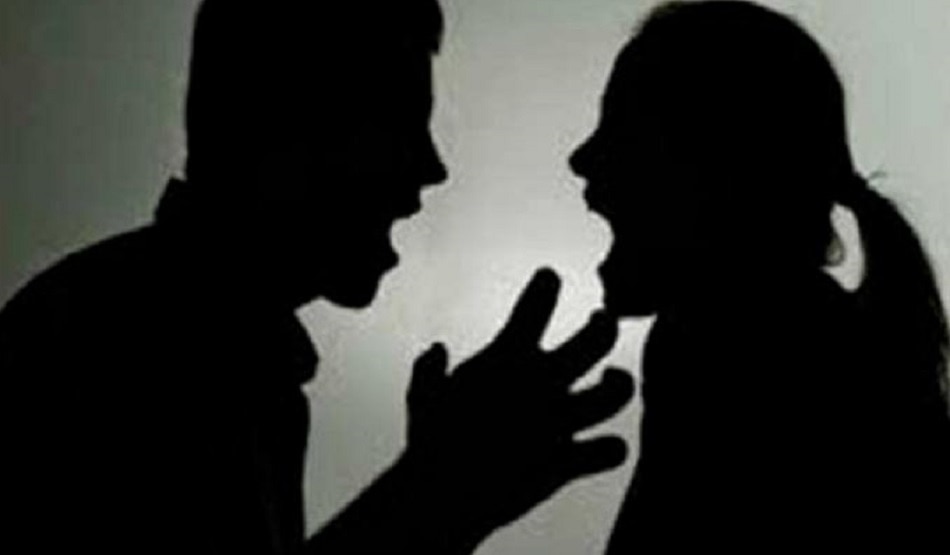 शख्स ने पत्नी को छोड़ा