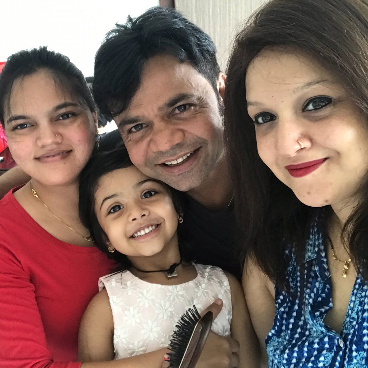 फैमिली संग राजपाल