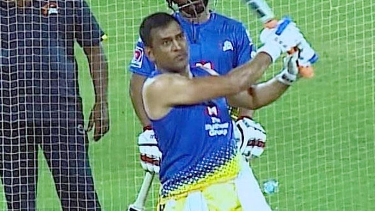 IPL 2021: पुराने रंग में दिखे महेंद्र सिंह धोनी, जड़ा 114 मीटर लंबा छक्का, VIDEO