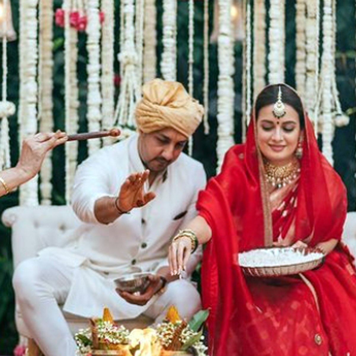 दीया म‍िर्जा पति वैभव रेखी 