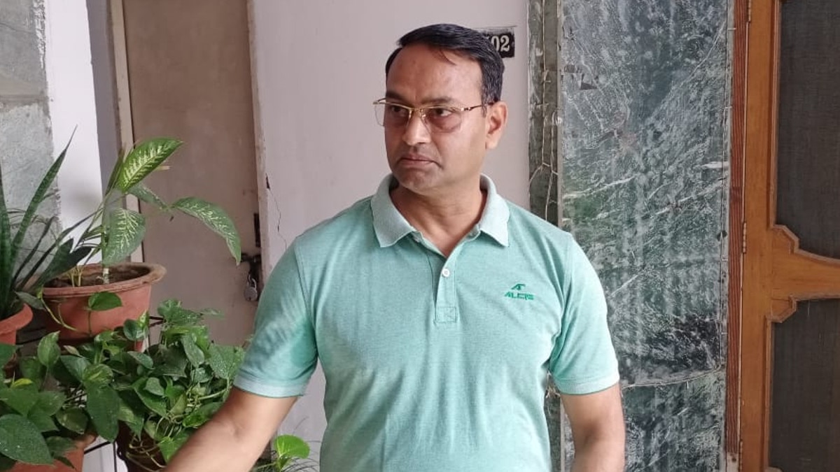 17 साल बाद जब खत्म हुआ केस तो भावुक होकर रोने लगा यूपी का यह पुलिस अधिकारी