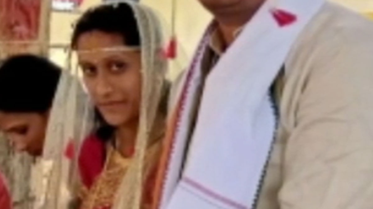 कोरोना के डर से दूल्हे ने ऊंट पर चढ़ कर निकाली बारात (फोटो-रोहिदास हातागले)