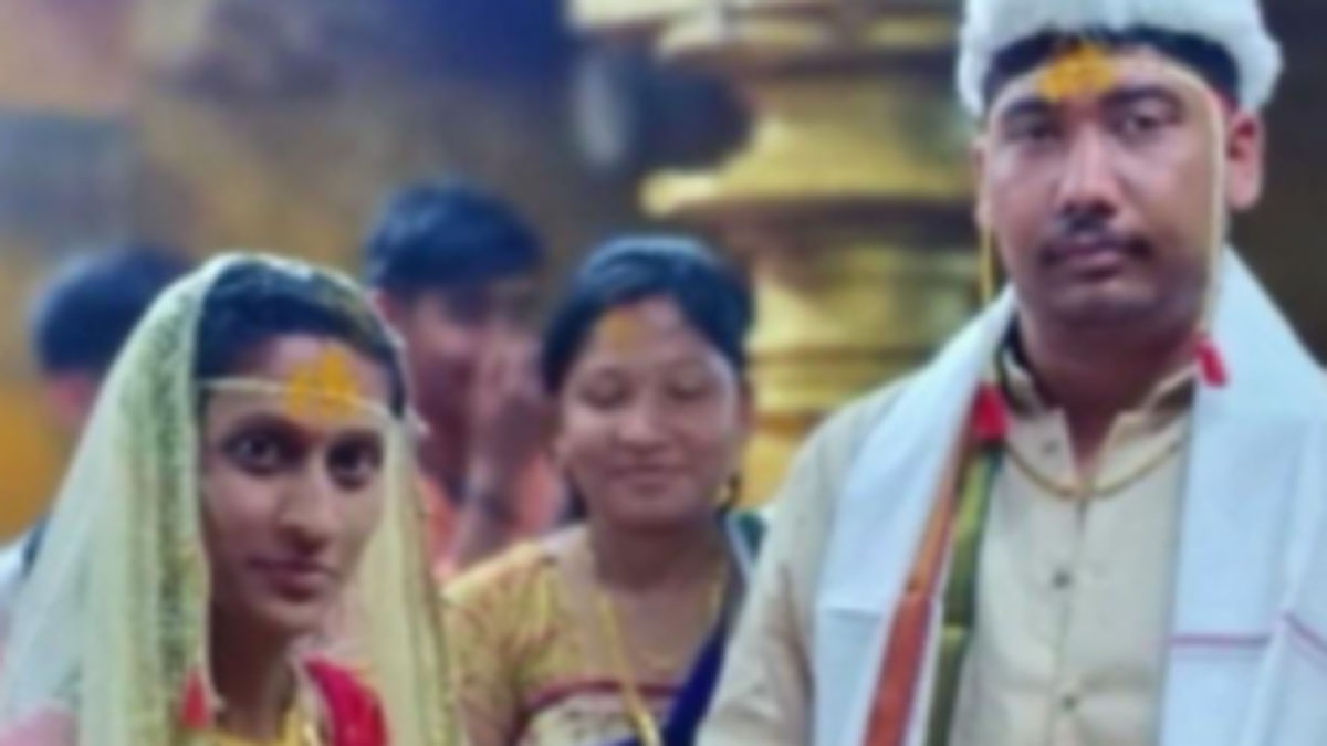 कोरोना के डर से दूल्हे ने ऊंट पर चढ़ कर निकाली बारात (फोटो-रोहिदास हातागले)