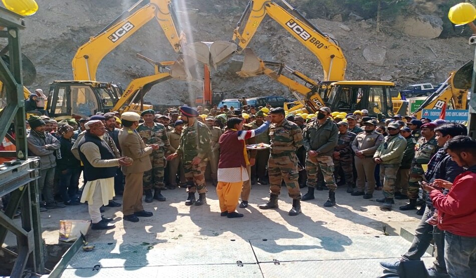  8 दिन में पुल बनकर तैयार