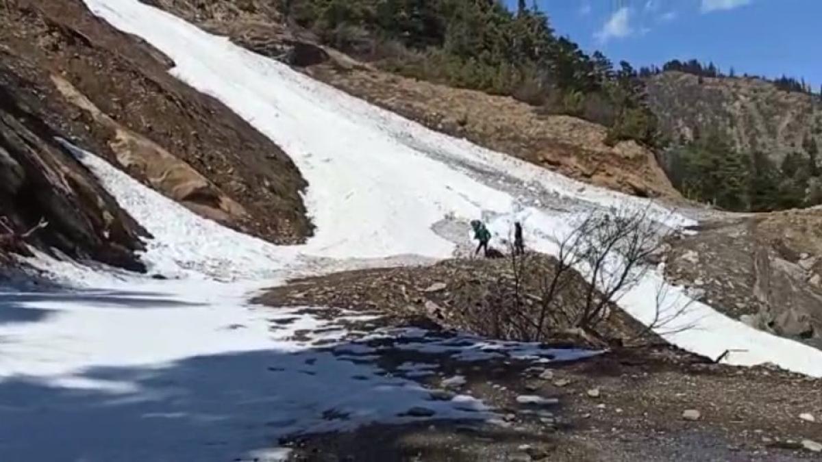 दारमा और व्यास घाटी में ग्लेशियर खिसक गया (फोटो- राकेश पंत)