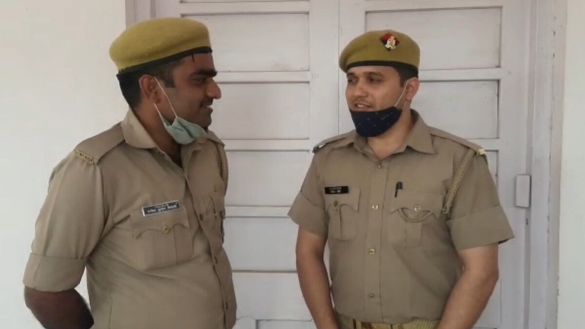 दो सिपाहियों ने की छानबीन.