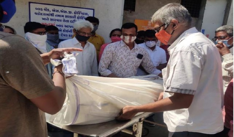 परिवार ने कोल्ड ड्रिंक में मिलाकर पी लिया था जहर